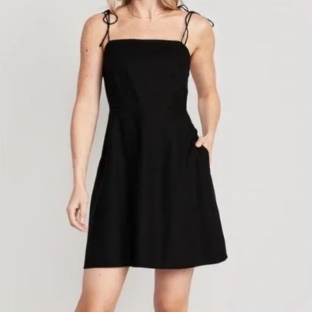 Old Navy Black Sleeveless Dress with Pockets